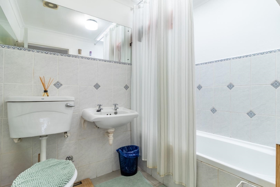 To Let 2 Bedroom Property for Rent in Green Point Western Cape
